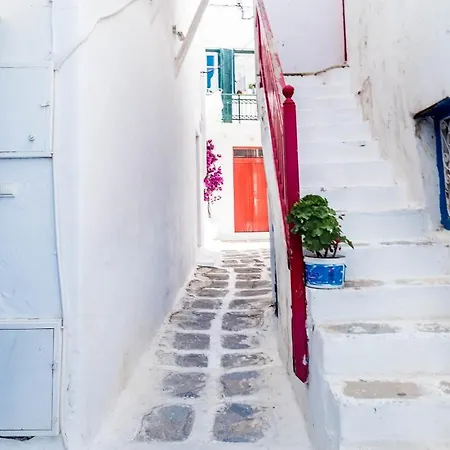 Mykonos Vibes Downtown Townhouse Apartment
