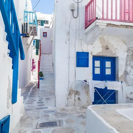 Mykonos Vibes Downtown Townhouse Apartment *
